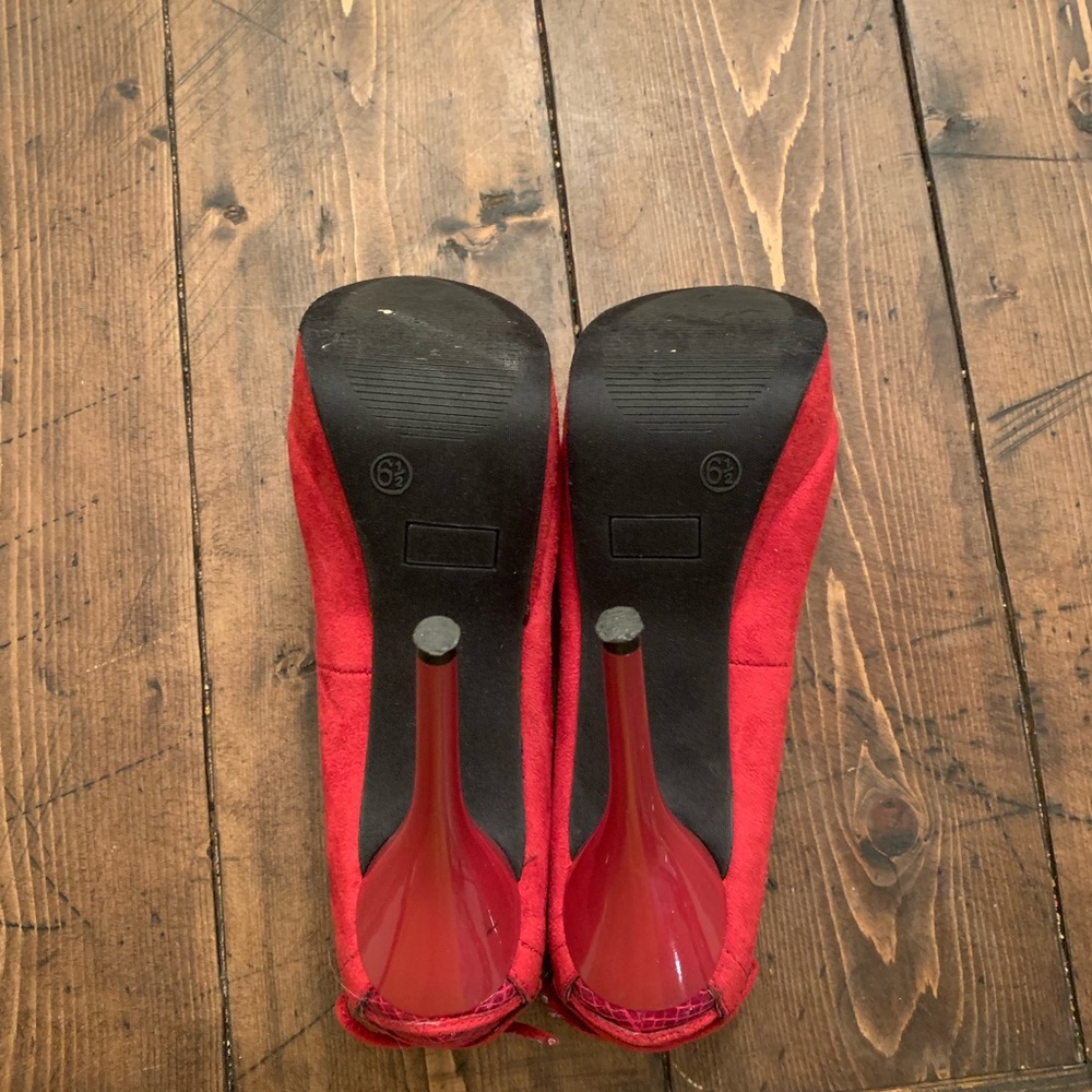 Hot red heels! 👠 - Picture 6 of 8